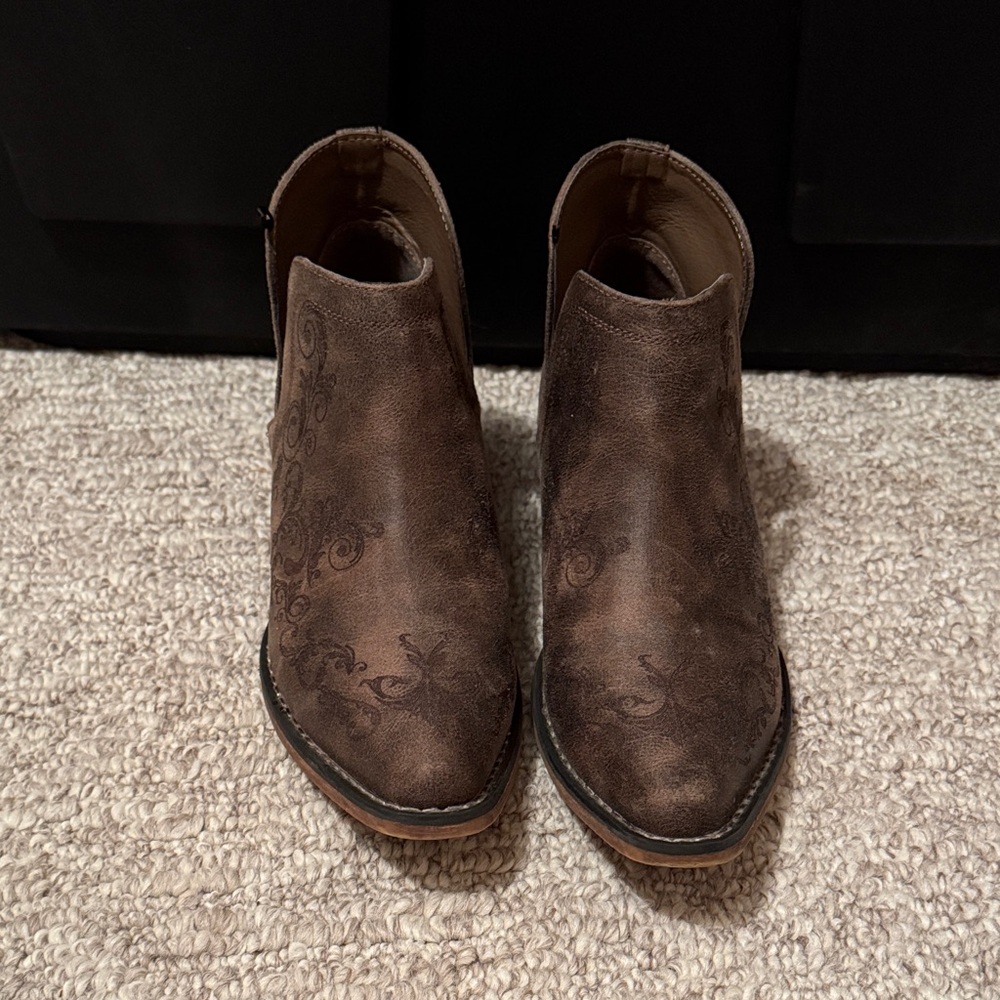 Roper Brown Distressed Leather Ankle Booties with Subtle Embossing